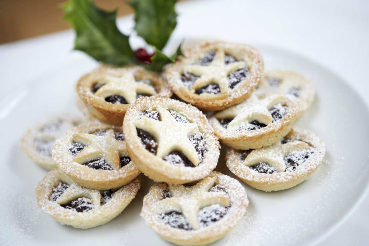 Mince pies with star pastry