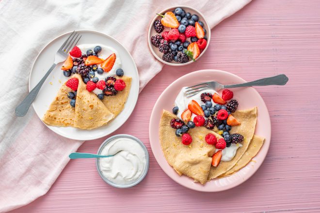 Crepes with berries and yoghurt