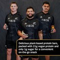 Elite All Blacks Plant−Based HiLo® Protein Bar − Chocolate and Salted Caramel Flavour 